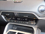 四季を通じて車内を快適に保つオートエアコンを装備しています。又、冬場の朝一のスタート時には大変嬉しいシートヒーターを運転席&助手席に装着、ヒーターが効き始めるまでの冷間時でも快適にスタート出来ます。