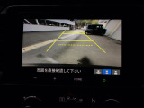 【バックカメラ】運転が苦手な方も車庫入れラクラクです!ギアをリバースに入れれば自動的に切り換わりますので、面倒な操作は不要です♪狭い駐車場もお車を傷つけず安心ですね!