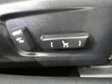 運転席のシート調整を電動で調整できます。無段階調整なので、どなたにもピッタリの調整が可能です。
