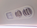 リア席専用のエアコンアウトレットを装備しております。