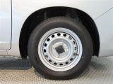 スチールホイールが付いてます。