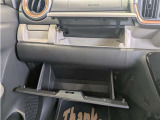 グローブボックスの収納もバッチリです