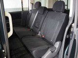 広々とした2列目は居住性が高く、快適なドライブが楽しめます♪