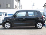 使用開始より、こまめに洗車等の手入れをしてまいりました。使用に伴う小キズ等はございますが、エクステリアは全体的に美しい状態を維持しています。