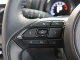 便利なステアリングスイッチ付きでナビに目をやらなくても音量調整等が可能です。