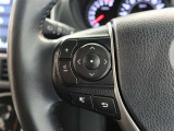 ステアリングスイッチ付き。前方から目を離すことなく操作することが可能です。