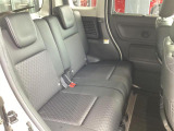 後席のスペースも広々です。長距離でのドライブでも安心ですね。