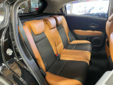 広々した後部座席で、大人が乗ってもストレスなくロングドライブが楽しめます!