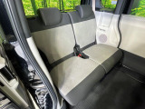 後部座席も気になるようなキズ・汚れやへたり等、大きなダメージはなく、良好な状態です。