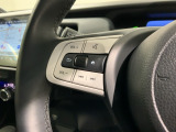 ステアリングにオーディオ操作スイッチが付いています。オーディオ画面に直接タッチしなくても操作が出来ますので、運転に集中できます。