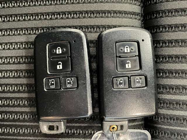 トヨタ ヴォクシー 2.0 ZS 煌 トヨタセーフティセンス 社外ナビ() 両側