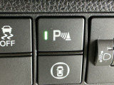 パーキングセンサーシステムは走行中に障害物が迫ると音と表示でお知らせ、低速走行時時の安心感を高めます