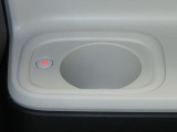 ホッとカップホルダーが運転席・助手席にあります。ホットドリンクをちょうど良い温度でキープしてくれる保温機能付で嬉しいです。