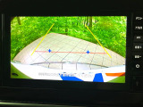 【バックカメラ】駐車時に後方がリアルタイム映像で確認できます。大型商業施設や立体駐車場での駐車時や、夜間のバック時に大活躍!運転スキルに関わらず、今や必須となった装備のひとつです!