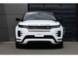 RANGE ROVERの特徴的なクラムシェルボンネットは1枚のアルミニウムで成形したクラムシェルボンネットはより滑らかに。気品に満ちた印象的な. スタイルを生み出しています