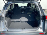 後席を両方倒せばこんなに広く☆大きな荷物も載せることができますよ♪