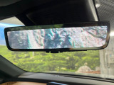 【デジタルインナーミラー】後席の大きな荷物や同乗者で後方が確認しづらい時でも安心!カメラが撮影した車両後方の映像をルームミラー内に表示。クリアな視界で状況の確認が可能です!