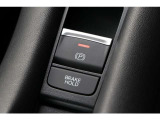 電子パーキングブレーキ装備。簡単操作で、しっかり停車できるシステムです。