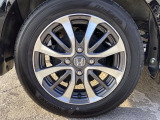 純正アルミホイールです。足元が引き立つので、車全体のイメージがアップしますよ!