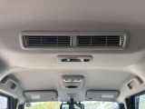 天井に後席ファン付き☆カビ菌やウイルスなどの作用を抑える「プラズマクラスター」を搭載してます☆エアコンの風を後席に送風する☆空気を循環させて、室温を均等にする☆などの特徴もあります♪