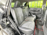 後部座席も気になるようなキズ・汚れやへたり等、大きなダメージはなく、良好な状態です。