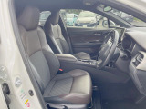 運転席シート廻りは使用感も少なく、良好な状態となっています。前オーナー様が丁寧に使っていたことがよくわかりますね。