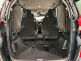 3列目シートを跳ね上げればラゲッジスペースを更に広く使えます。