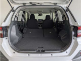 2列目シートを倒すと、大きな荷物の積載も可能です