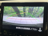 【バックカメラ】駐車時に後方がリアルタイム映像で確認できます。大型商業施設や立体駐車場での駐車時や、夜間のバック時に大活躍!運転スキルに関わらず、今や必須となった装備のひとつです!