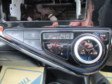 オートエアコンなので、お好みの温度に設定することで車内を快適にしてくれます。