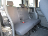 リヤシートもスペース確保されており快適空間☆