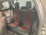 【後部座席】後部座席を実際に座って体感してください♪気になるような汚れやへたり等、大きなダメージはなく、良好な状態です♪
