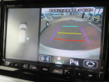 ★全方位カメラパッケージ★4個のカメラから得た画像を車両上方から見下ろしたような映像で表示することで、車と路面の駐車枠の関係を一目で確認できます!