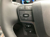 運転中、オーディオの操作をしてて、ハッとしたことはありませんか?ステアリングスイッチは、運転中でもハンドルでオーディオの操作が可能です。安全なドライブをサポートします。
