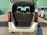 テールゲートを開けるとラゲッジルームがあるので荷物を収納できます。