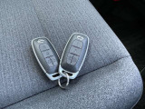 便利なインテリジェントキーをバッグなどに入れておけばスイッチを押すだけでドアやバックドアのロックの開閉が行えます女性にも便利な装備です★『あれ?鍵がない』なんて事もなくなります!