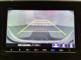 バックでの車庫入れも安心です! リアカメラが付いているバックモニター付のナビを装備しております。操作線もついており距離感も画面から確認できます。