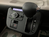 インパネにシフトレバーがあることで、車内空間の広さを確保♪シフト位置がハンドルに近いので操作性にも優れております!
