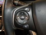 【ステアリングリモコン】ステアリングにオーディオ調節可能なスイッチが装備されていますので運転中でも視線をそらさずにオーディオの調節が可能です!