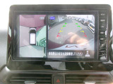 アラウンドビュ-モニタ-装備。上から見下ろしているような映像が表示されるので、車庫入れ時も安心です!