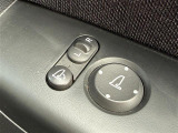 【 電動格納ミラー 】ドライバーの目線に合わせ、ミラーの上下左右調整が可能です。