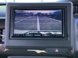 便利な3ビュー切り替え、ガイド線表示付きのバックカメラです。後退時、後方の視界をサポートします