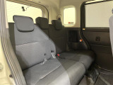 【セカンドシート】2列目もゆったりドライブを楽しめます。掲載箇所以外にご希望の写真がございましたらお気軽にお問い合わせ下さい。フロアマットは汚れが気になる場合は新品のご注文も承ります。