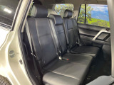 後部座席も気になるようなキズ・汚れやへたり等、大きなダメージはなく、良好な状態です。