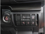 ボタンでエンジン始動が可能な、プッシュスタート機能搭載!もしもの時の、盗難警報装置イモビライザーも同時に装備されております! キーレスのボタン、もしくは、ドアハンドルのスイッチセンサーで開閉可能です!