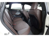 リアシートも広々とご利用頂けます。お車詳細や展示状況はフリーダイヤル(0078-6002-498412)またはBPS城東鶴見06-6933-6600迄お気軽にお問合せ下さい。