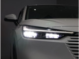 視界がよくスタイリッシュなLEDヘッドライト!外の明るさに応じて自動でライトがつくオートライト機能付!夜間のライトつけ忘れもなくなるので安全運転にも繋がります♪降車時のライト消し忘れしもなくなります♪