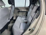 広々とした後部座席です♪気になるキズや汚れなどなく良好な状態です。