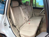後部座席も気になるようなキズ・汚れやへたり等、大きなダメージはなく、良好な状態です。