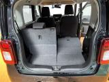 【トランクルーム】 後席シートは分割可倒式です♪パタンと倒すと、収納力UP!